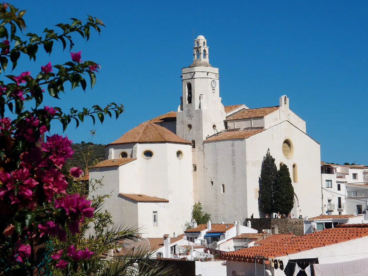 De kerk Santa Maria en het historische centrum van Cadaqués