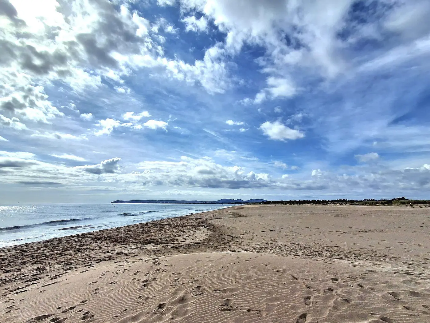 Platja del Cortal de la Vila, een rustig strand bij Sant Pere Pescador