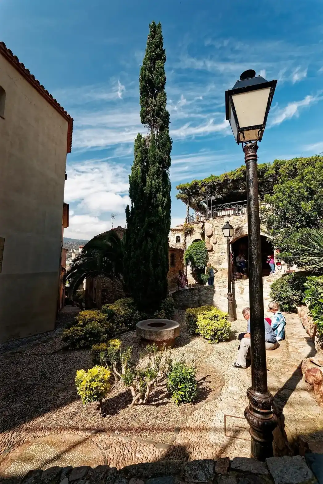 Het oude stadscentrum en pleintjes binnen Vila Vella in Tossa de Mar